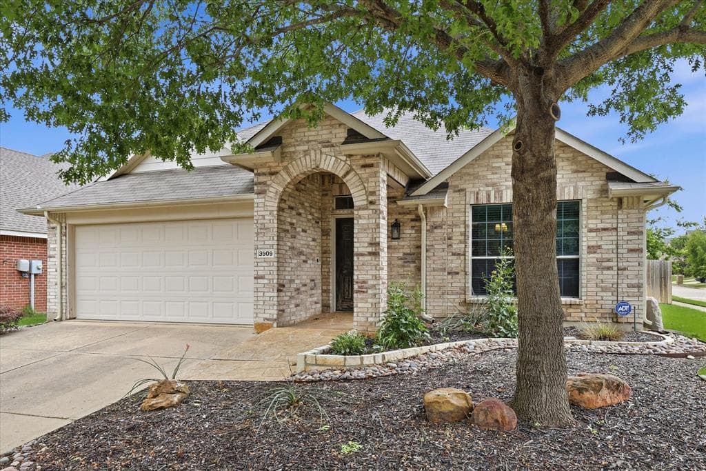 3909 Cliffside Dr