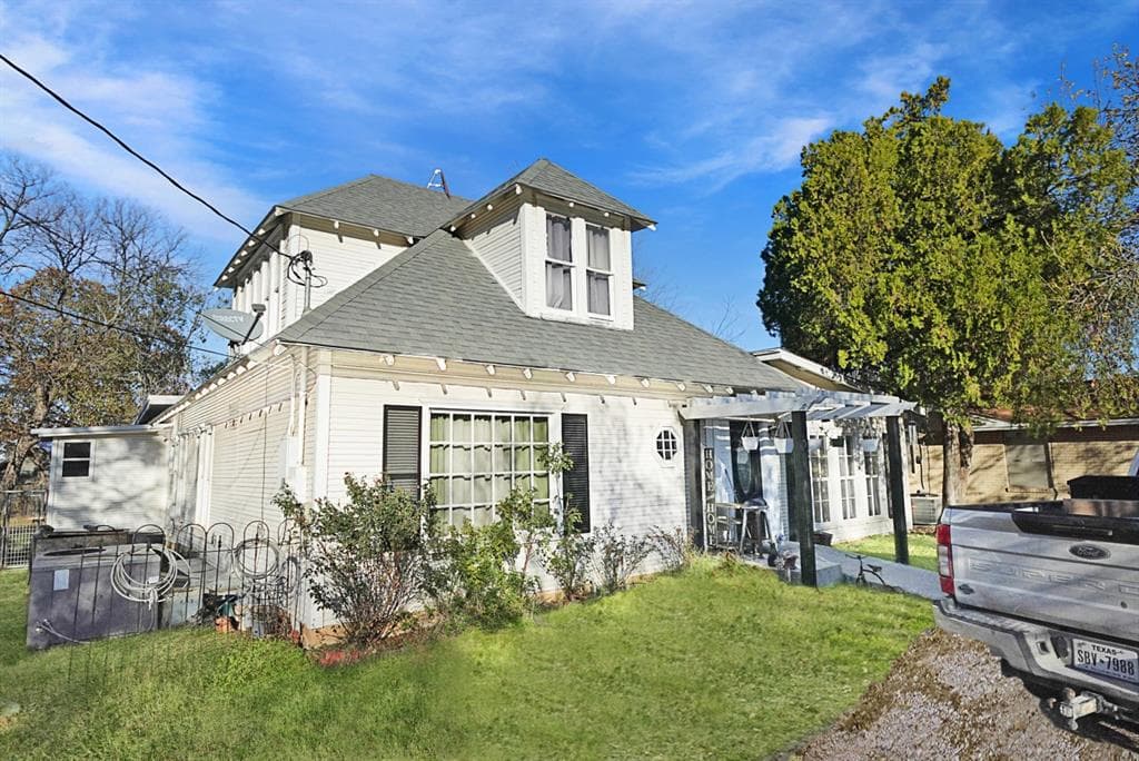 241 W Ross Ave