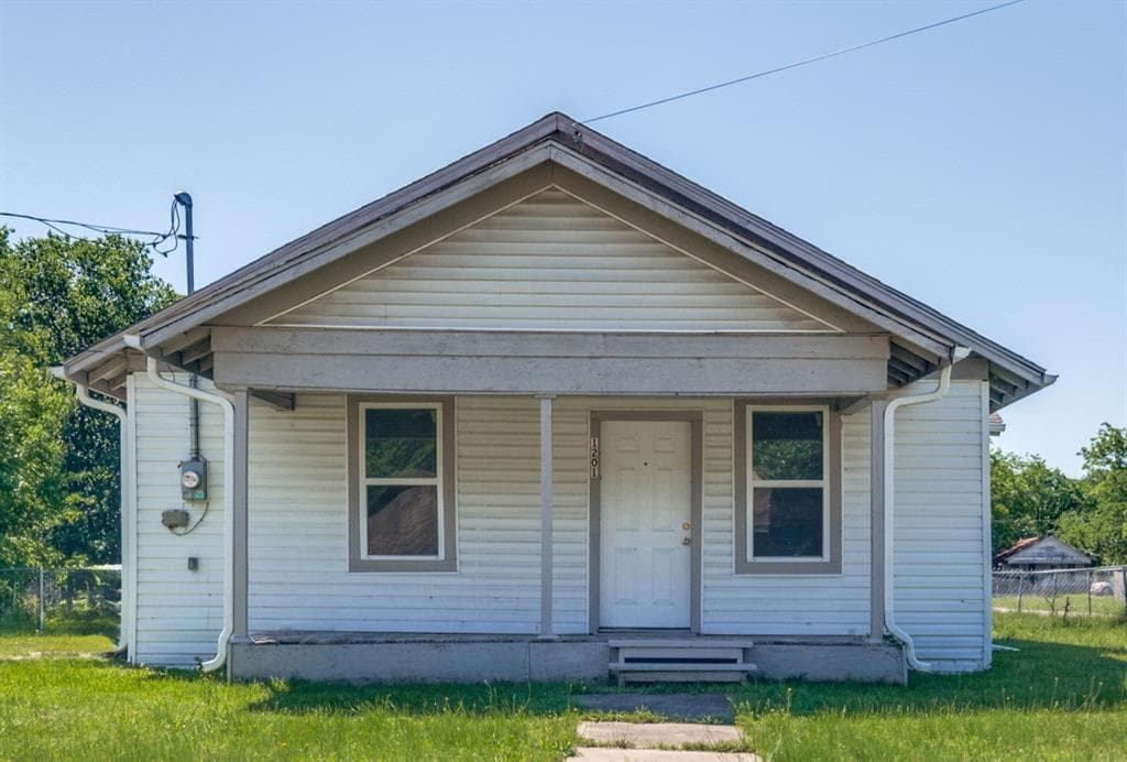 1201 E 3rd Ave