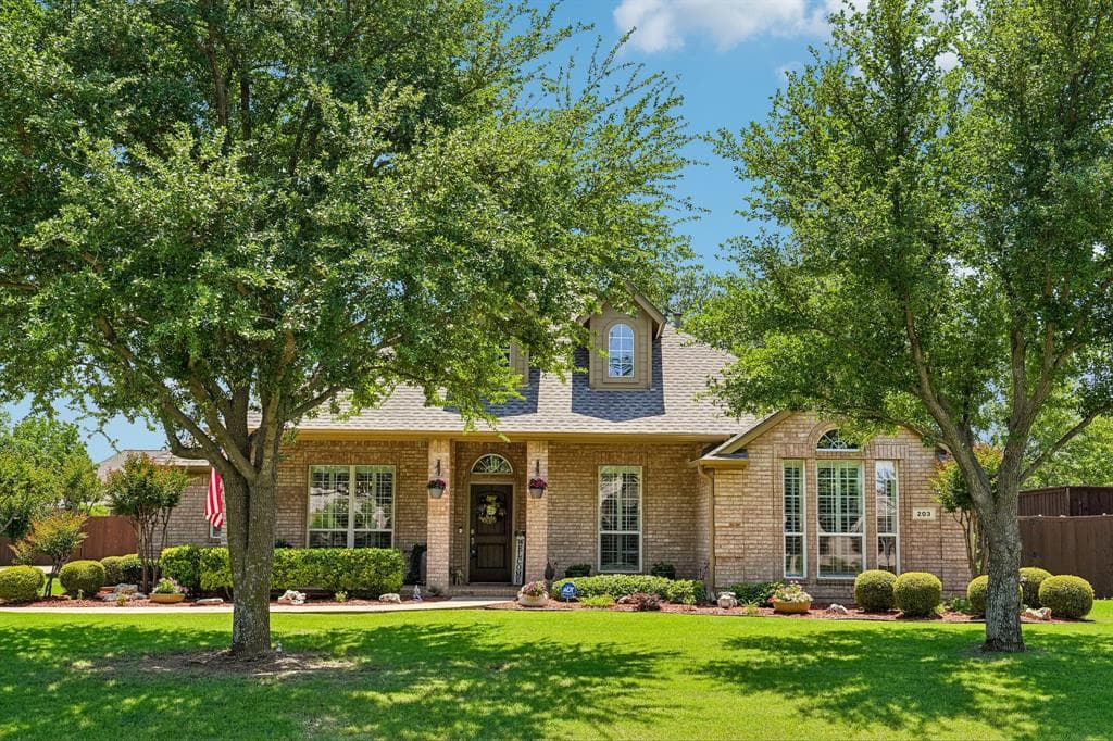 203 Shadow Ln