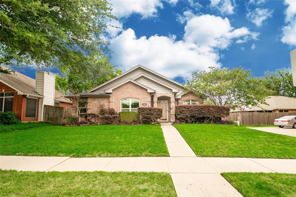 804 Lake Bluff Dr