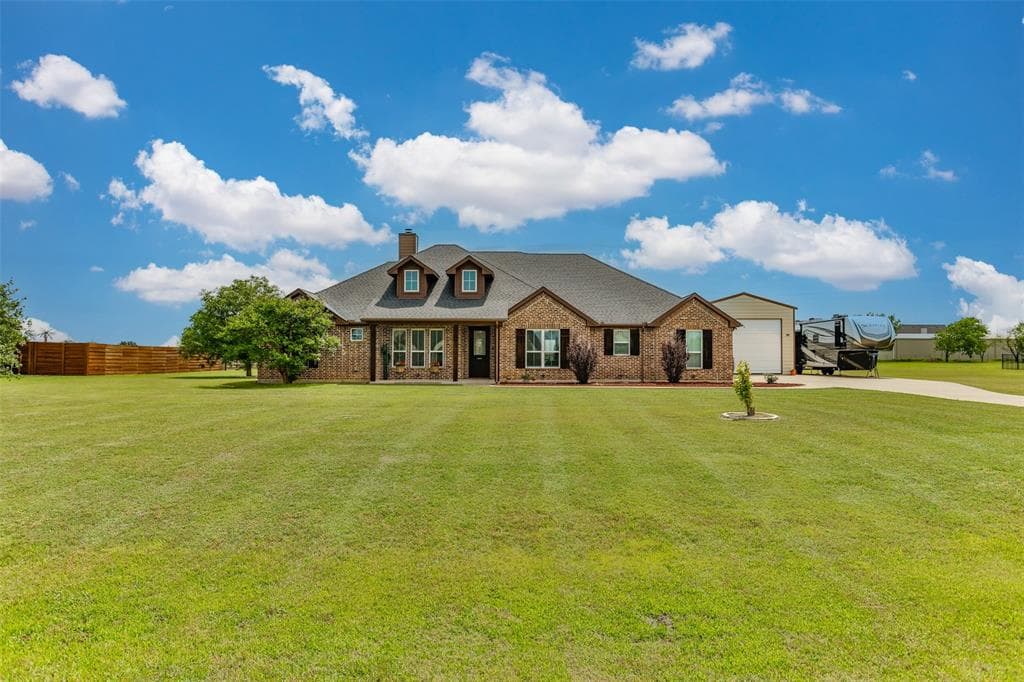 11210 Lakecrest Dr