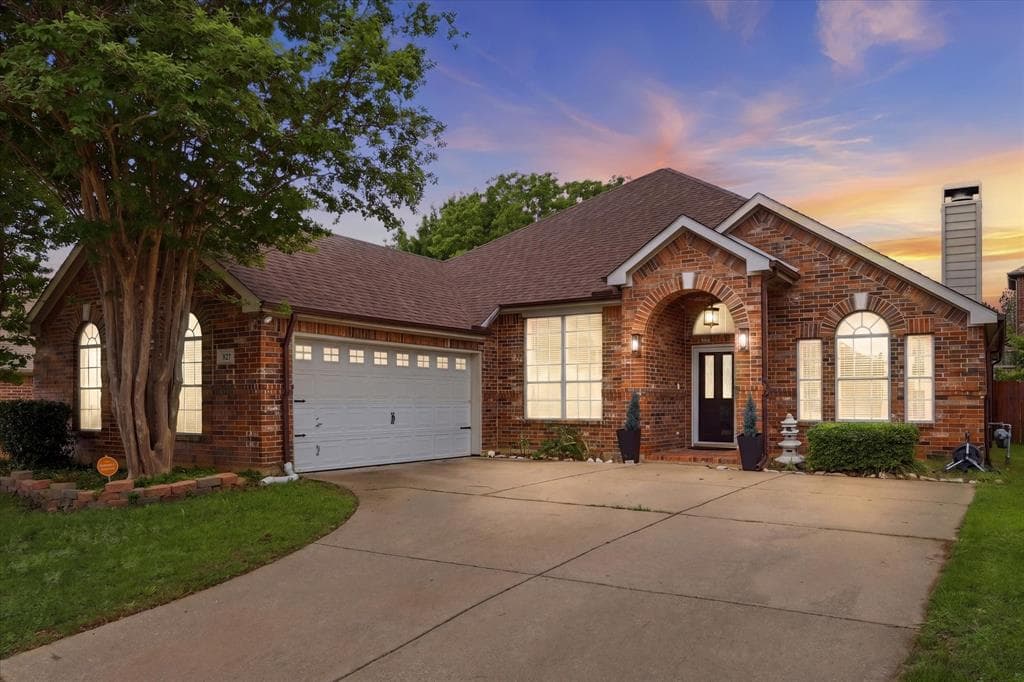 520 E Sandra Ln