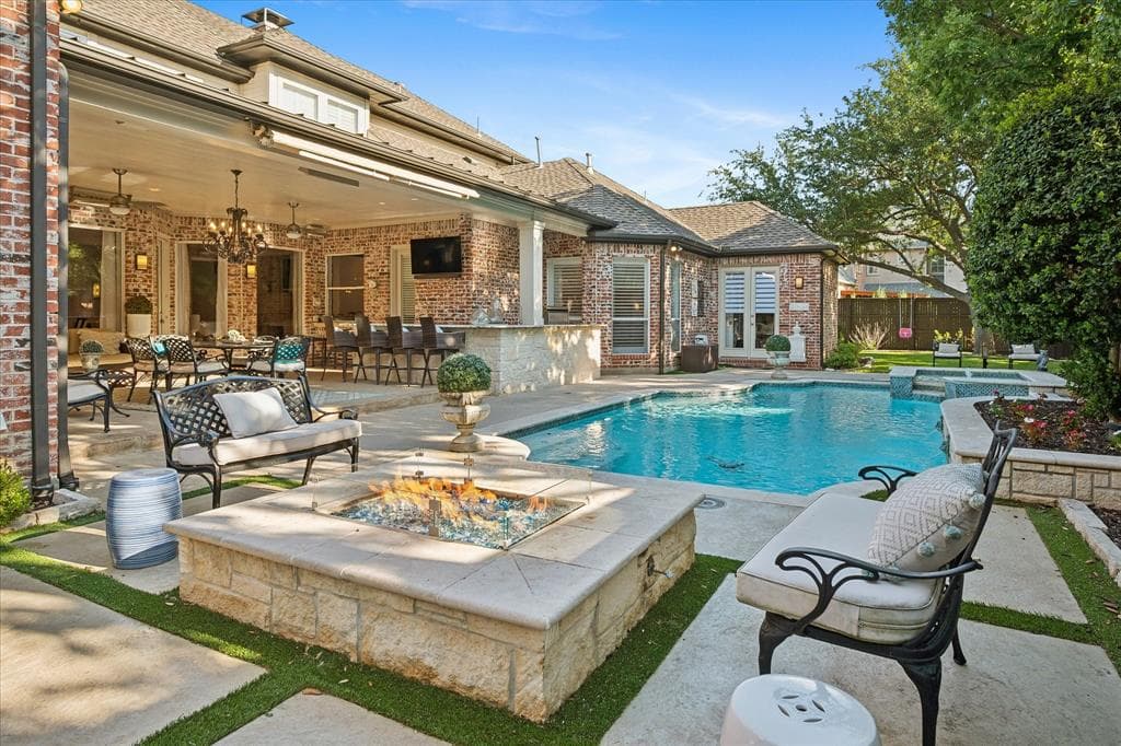 6412 Stonebrook Cir