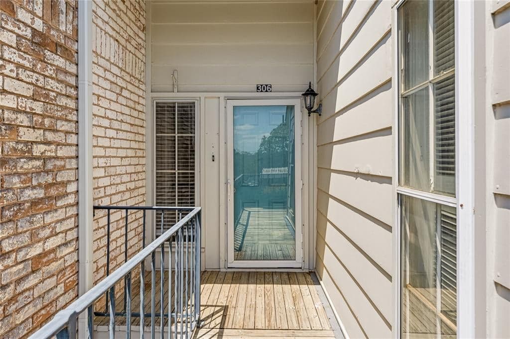 2903 Lake Shore Dr Apt 306