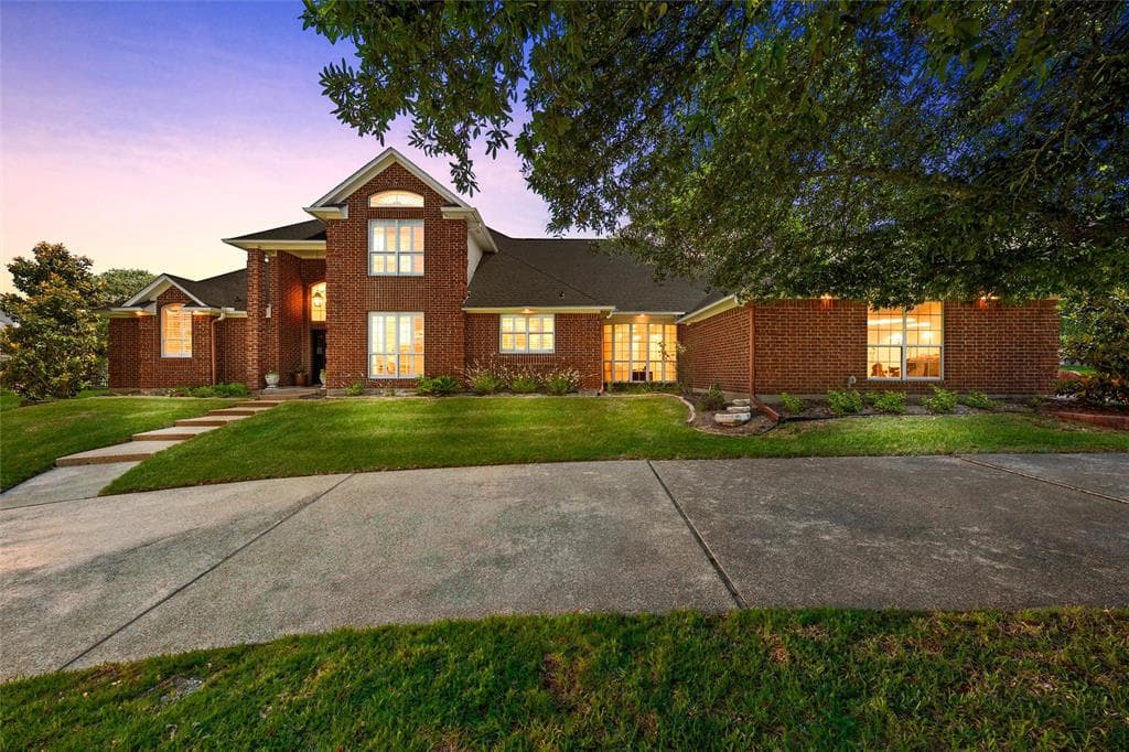 810 Forest Oaks Cir