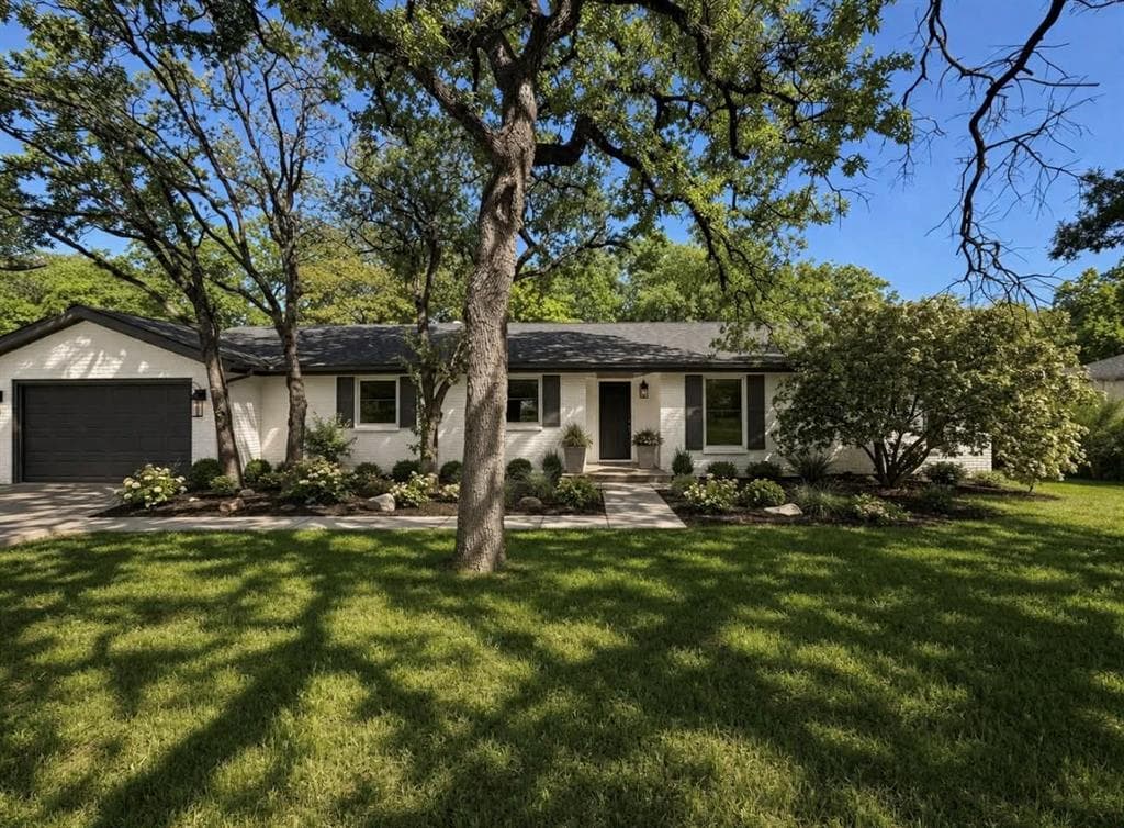 209 Mistletoe Ln