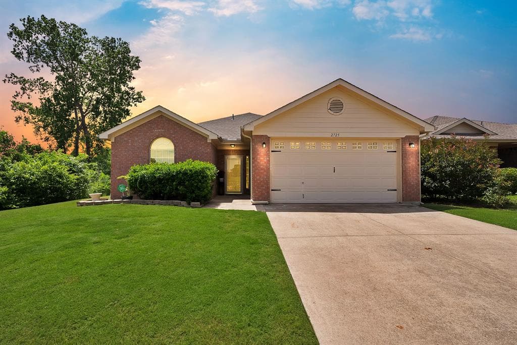 2725 Ensenada Ln