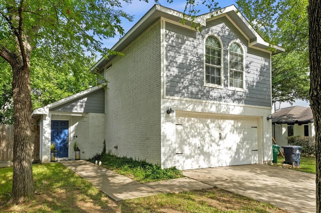 4313 Hayes
