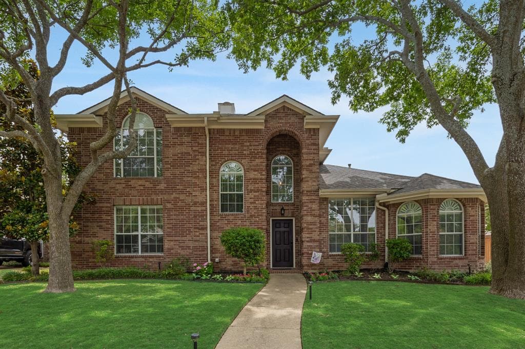2100 Lacebark Ln