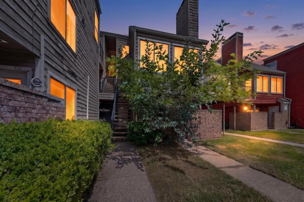 9811 Walnut St Apt F203