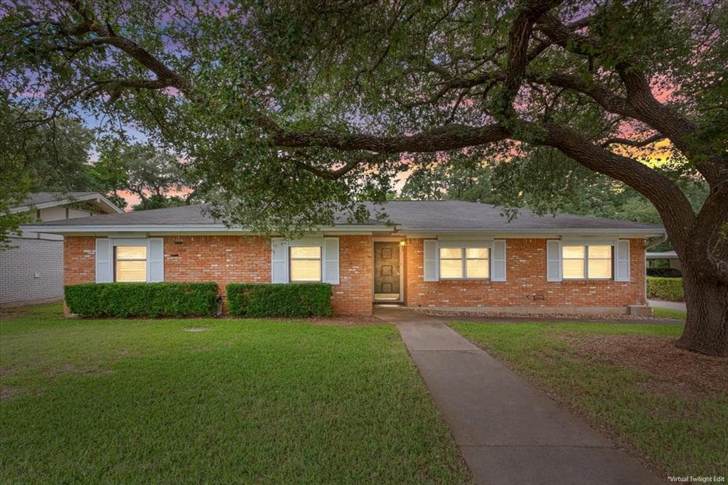 708 Wedgewood Dr