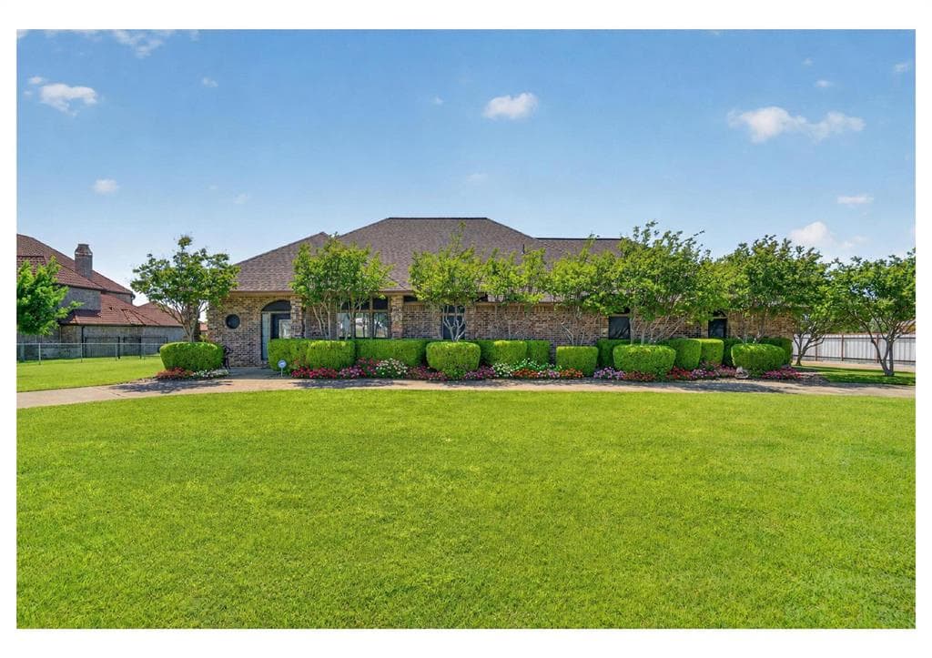 1408 W Cleburne Rd