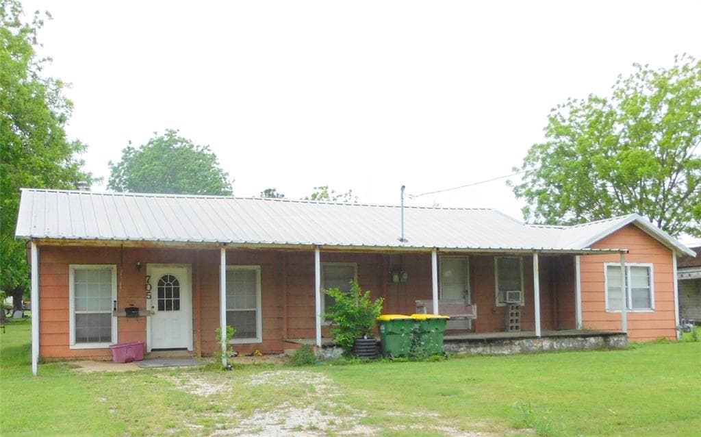 705 Mulberry Ave
