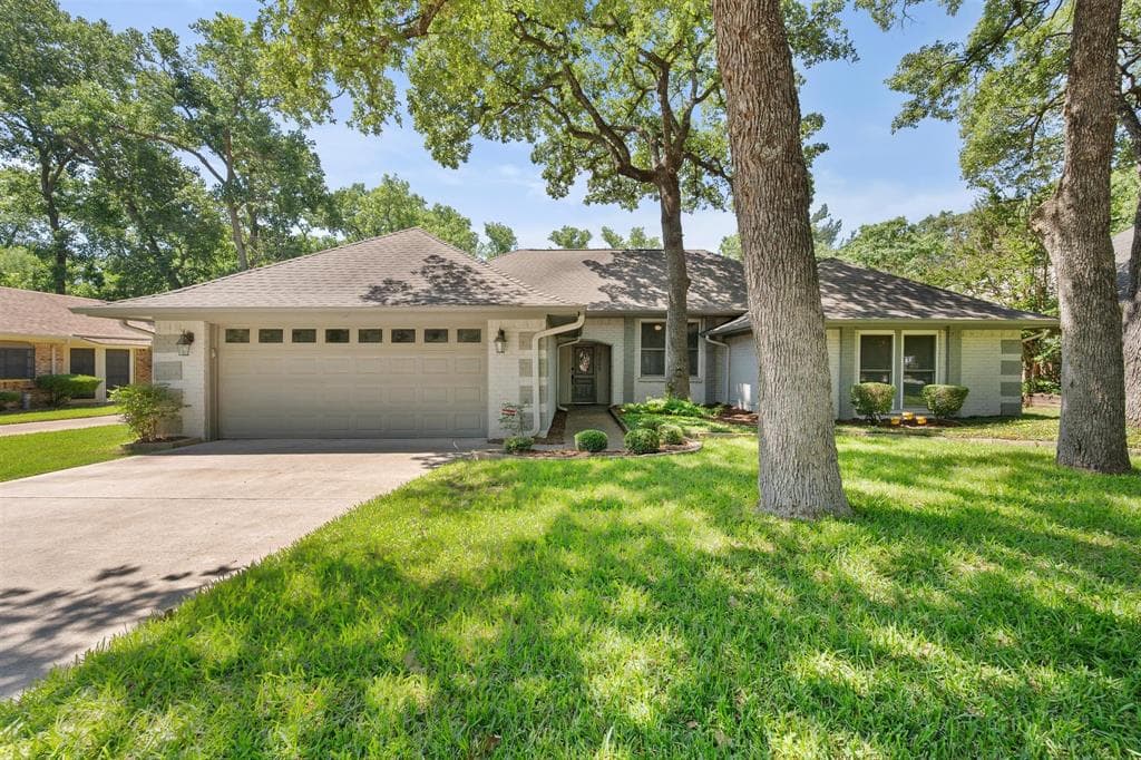 3404 Commander Ct