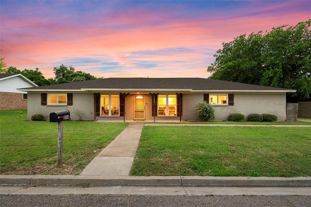 1004 W Elizabeth Dr