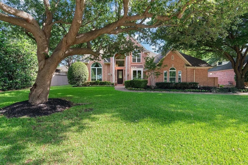 210 Highland Oaks Cir