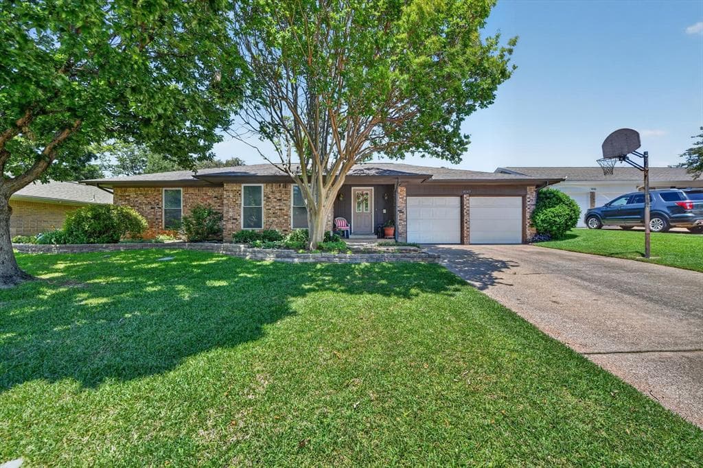 4043 Glenbrook Dr