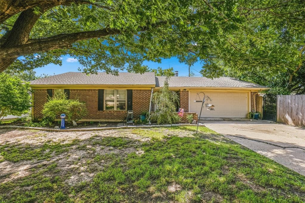 5303 Hilltop Dr