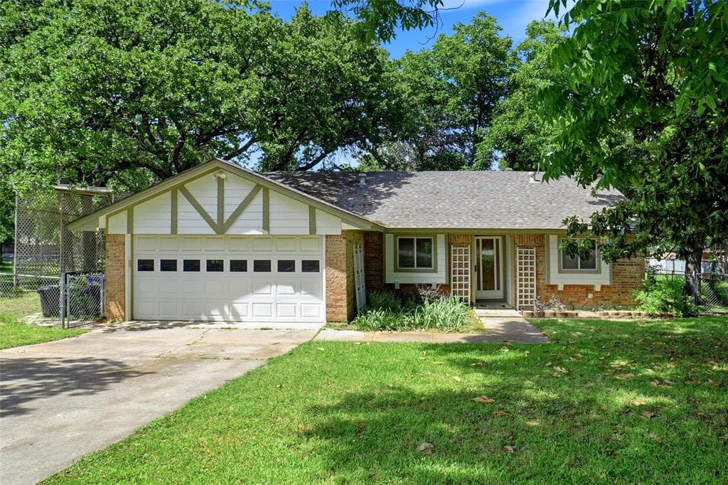 1017 Jarvis Ln