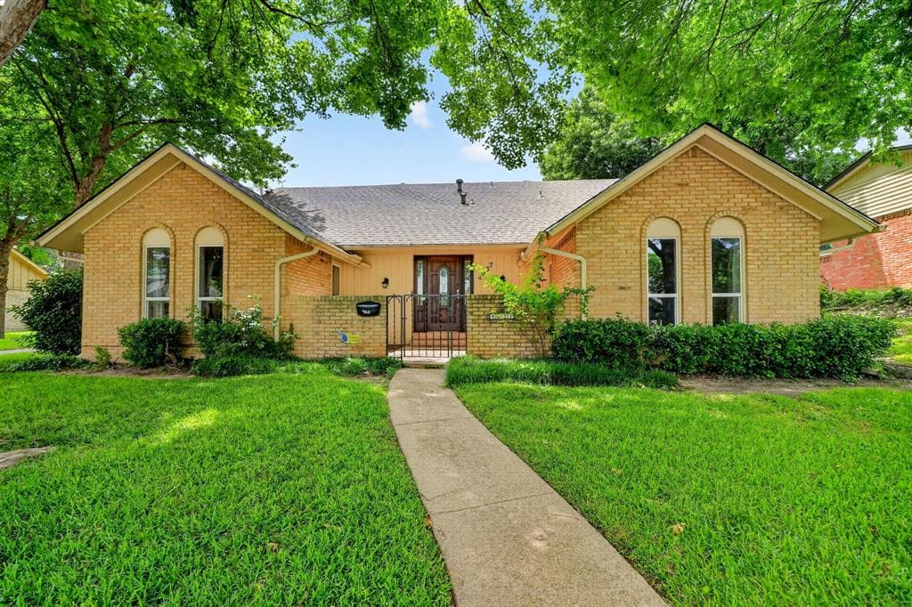 4037 Treeline Dr