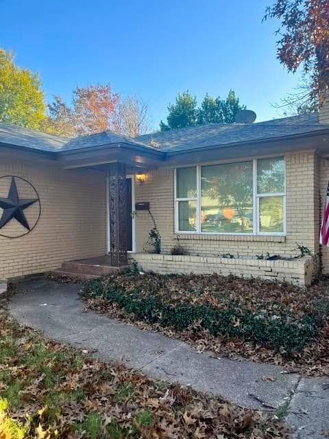 1204 W Lilly Ln