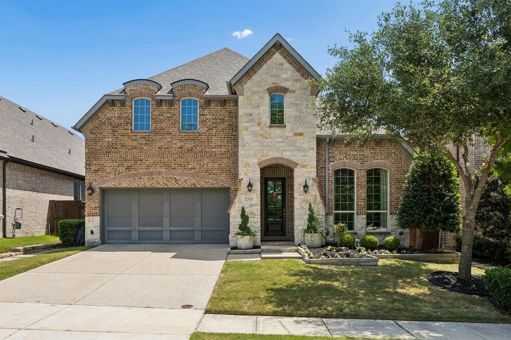 2305 Leslie Ln