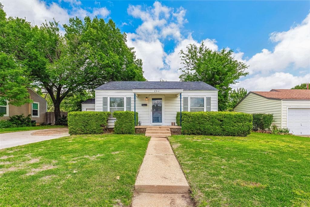 4941 Gilbert Dr