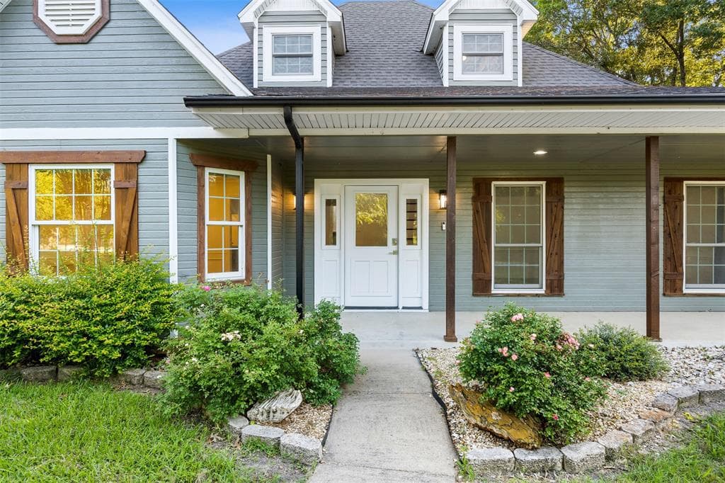 1044 E Woodridge Rd