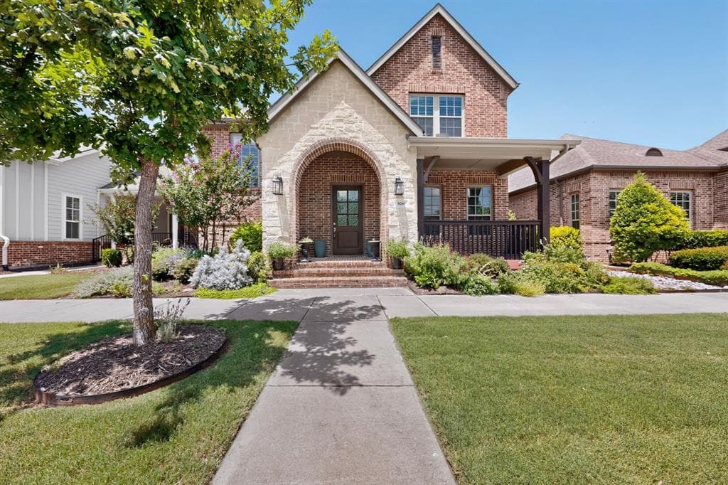8261 Kentland Dr