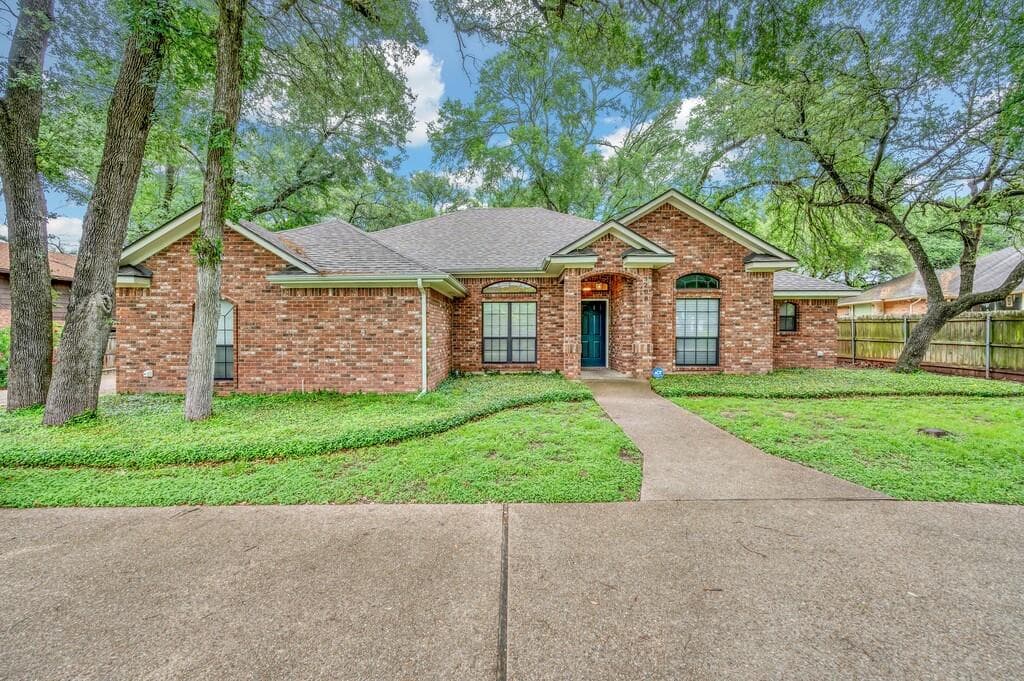 3208 Park Lake Dr