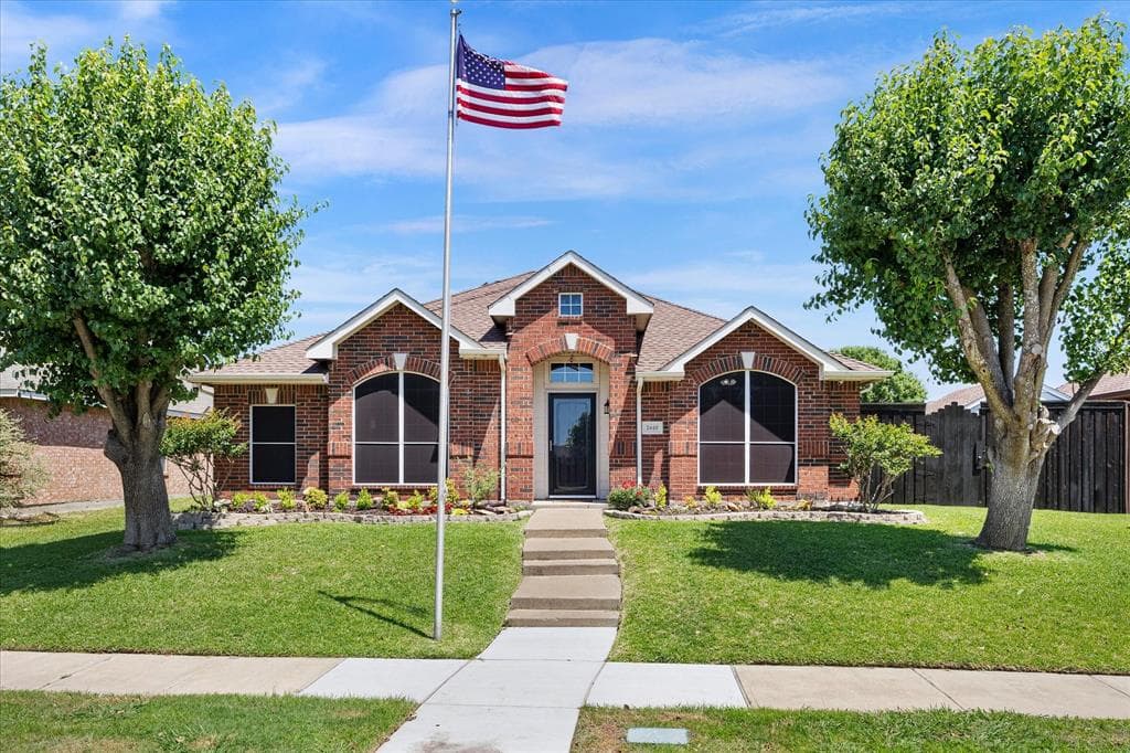 2440 Fieldcrest Dr