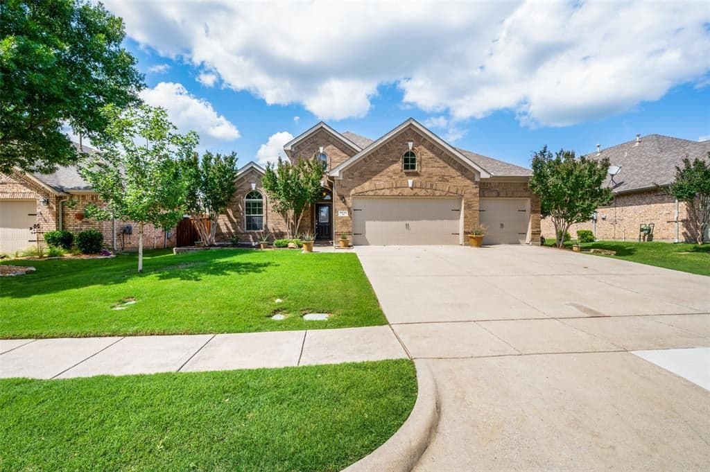 5012 White Spruce Dr