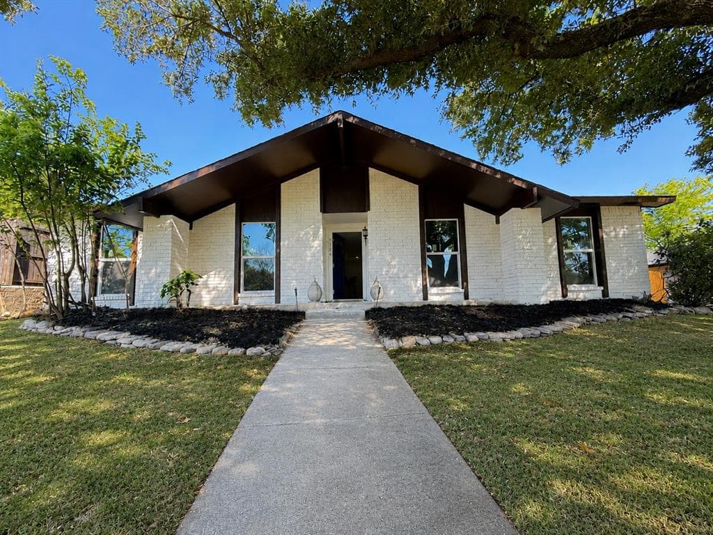 3326 Vista Oaks Dr