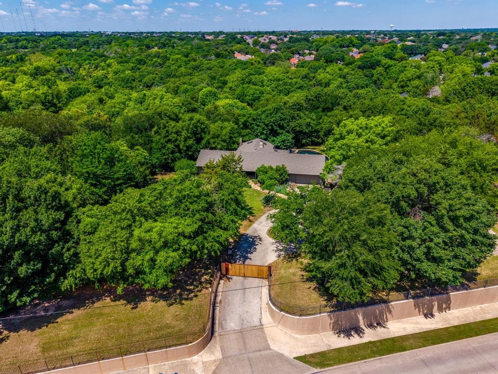 1107 N Cockrell Hill Rd