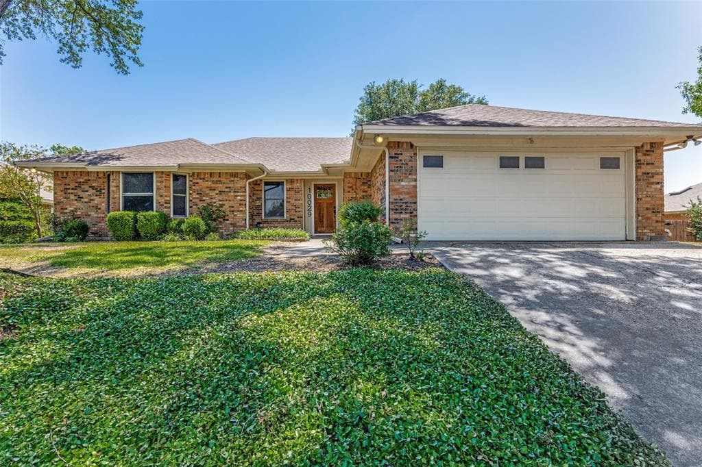 10029 Stoneleigh Dr