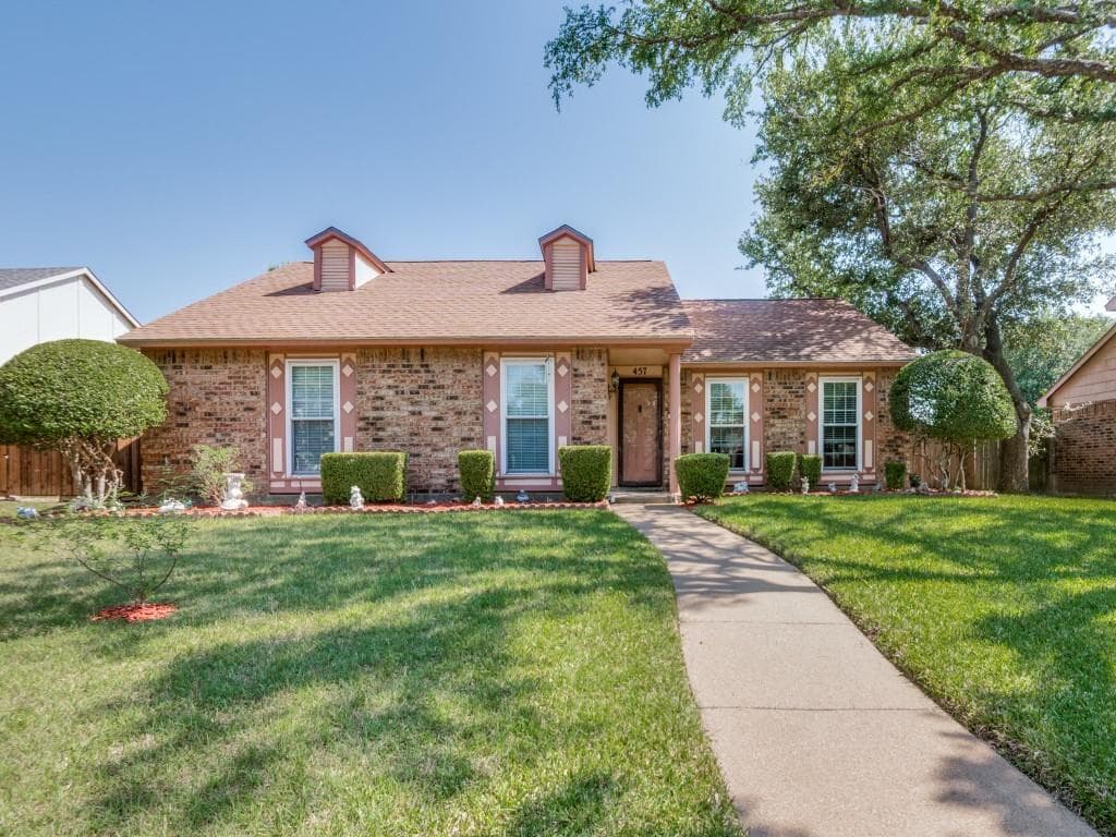 457 Whitley St