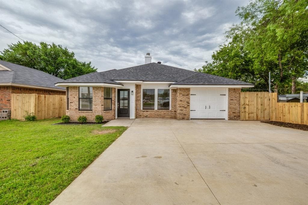 1905 Lakeview Dr