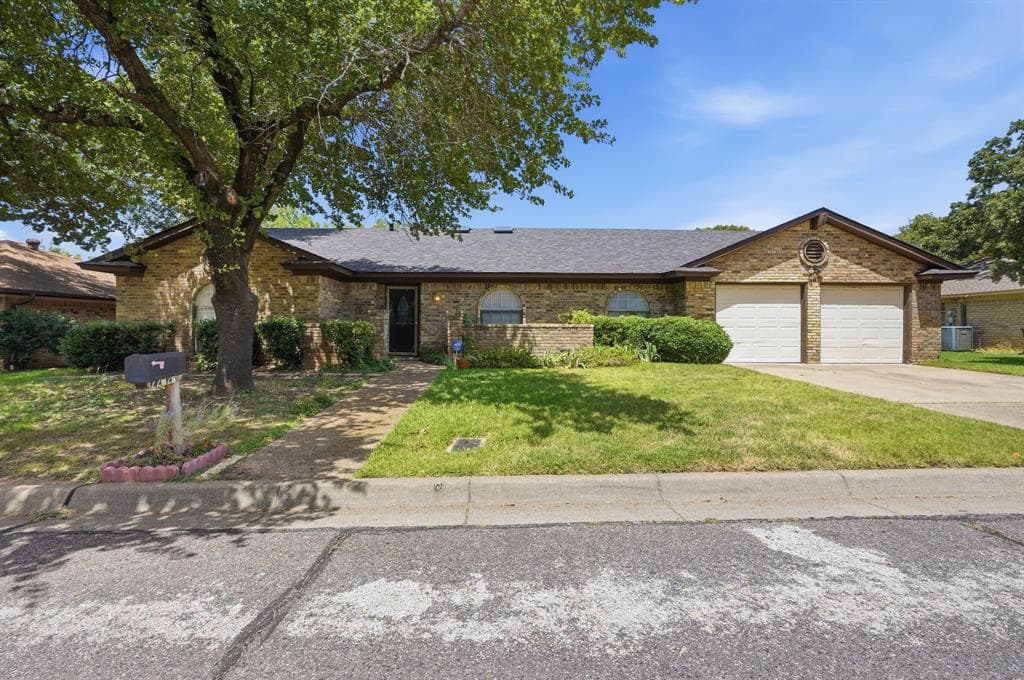 2202 Canyonwood Dr