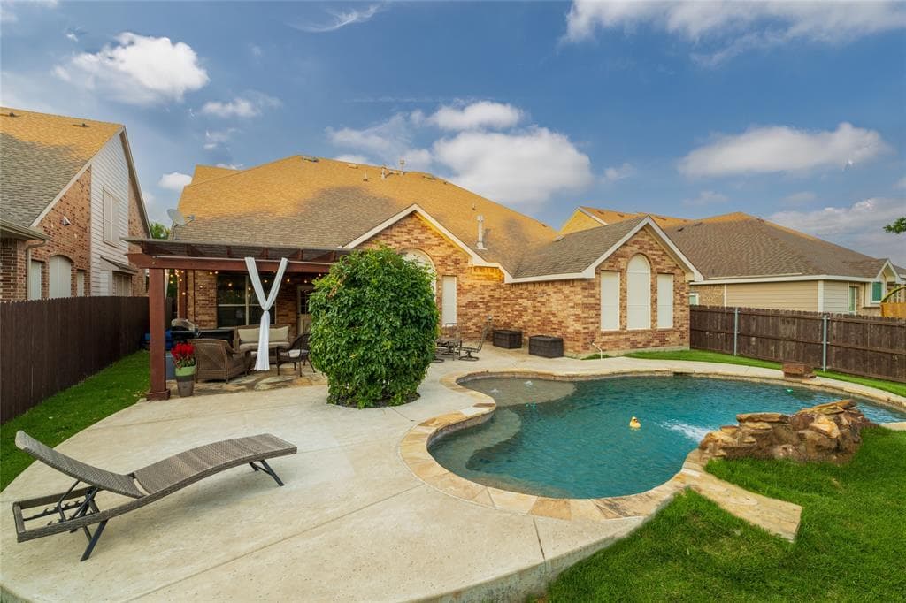 9605 Lacey Ln