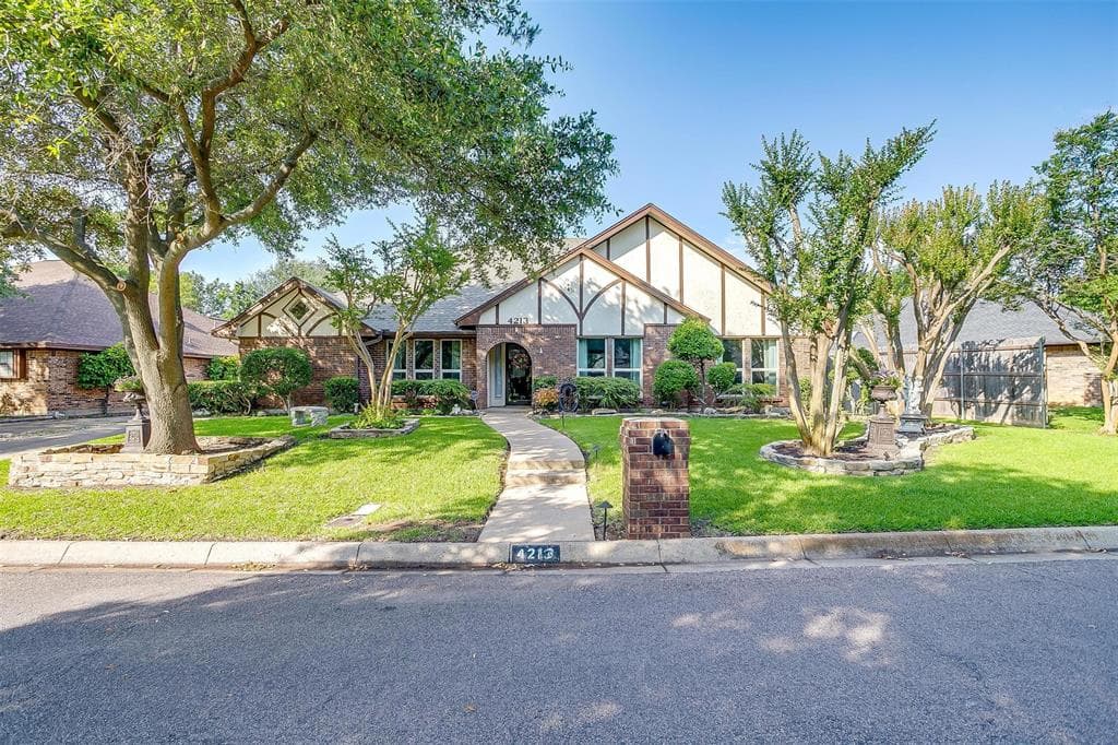 4213 Candlewind Ln