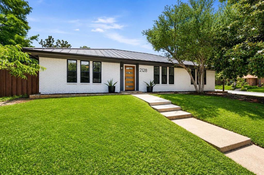 2128 Emerson Ln