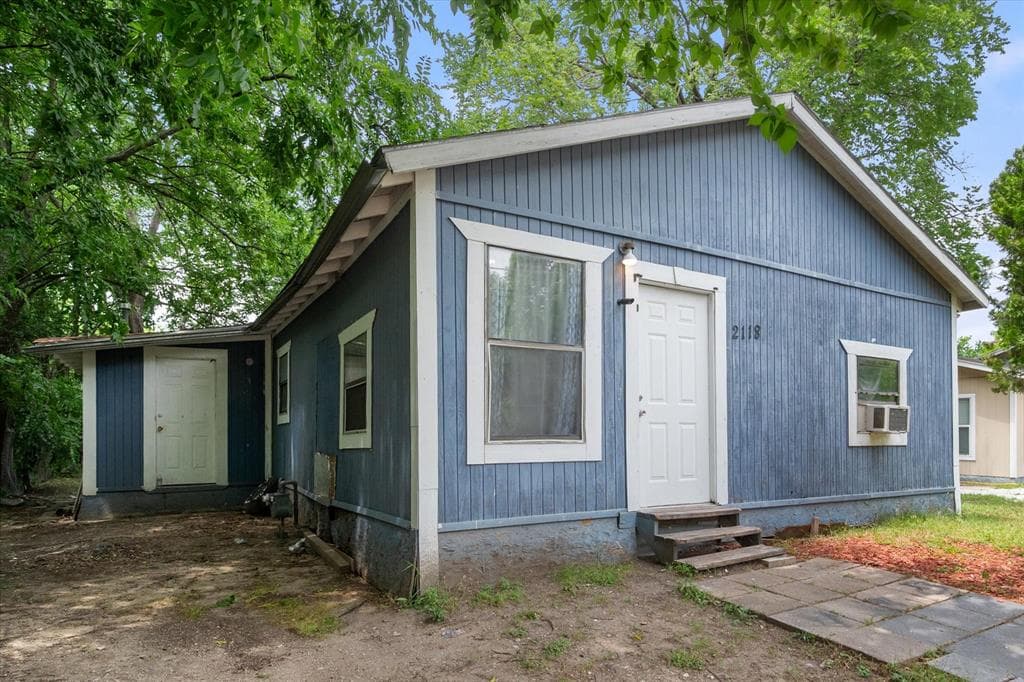 2118 W 12th Ave