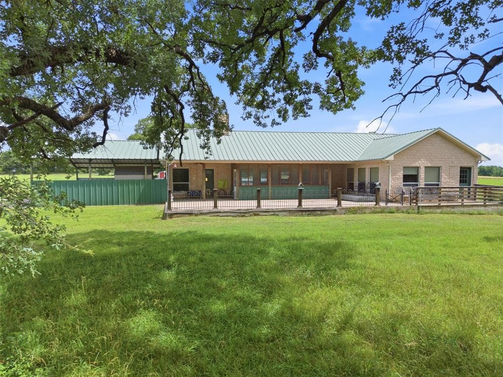 1001 El Rancho Rio