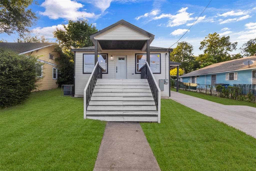1507 E Waco Ave