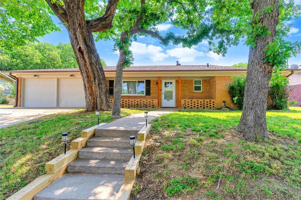 1328 Brookside Dr