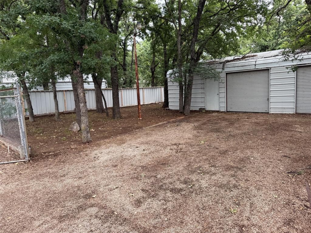 2141 Redbud Dr
