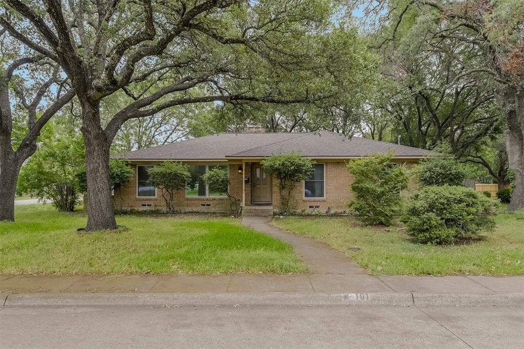 101 Vanderbilt Ln
