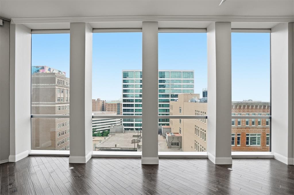 500 Throckmorton St Apt 1605