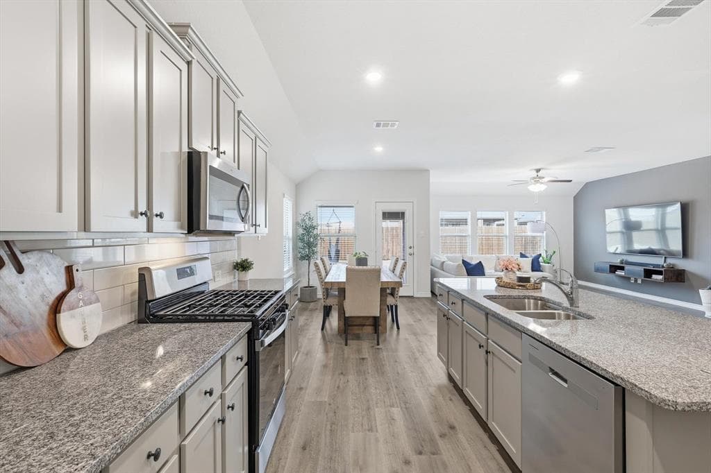 2933 Pinecrest Dr